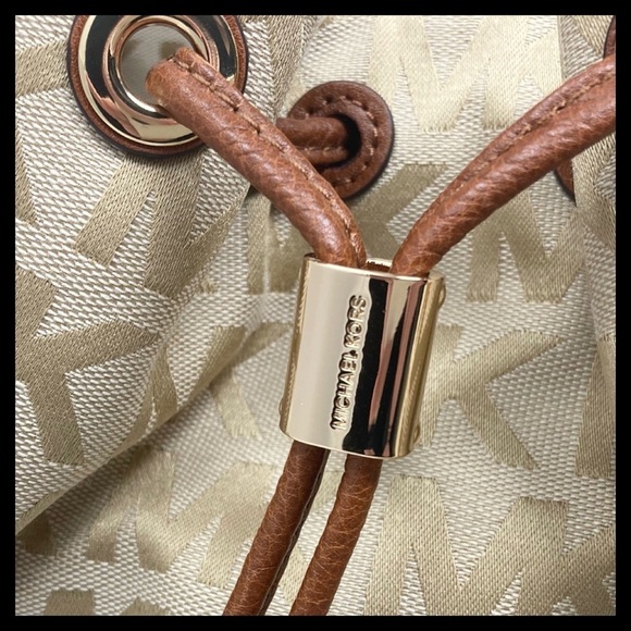 MICHAEL KORS Ludlow Shoulder Bag Signature Jacquard and Leather - Picture 3 of 16